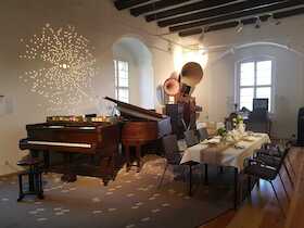 Bild: Der unsichtbare Pianist im Kaffeehaus