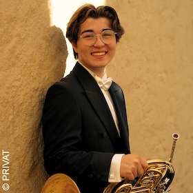 Bild: Was hat ein Horn vor dem Orchester zu suchen?