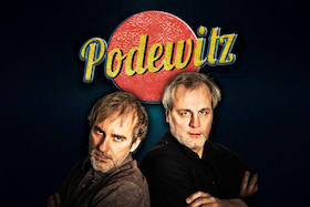 Bild: Podewitz - „SOWAS KOMMT VON SOFAS“ - Der deutsche Meister im Drumrumreden und sein unmusikalischer Bruder präsentieren ein neues Programm: