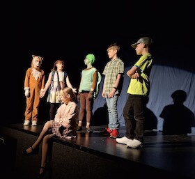 Bild: Das Wehlheider Hoftheater präsentiert: "Die Schule der magischen Tiere"