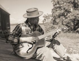 Bild: Eric Bibb - One Mississippi World Tour 2026