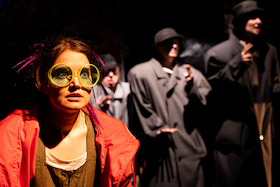 Bild: „Momo“ | nach dem Klassiker von Michael Ende - Consol Theater | für alle ab 8 Jahren