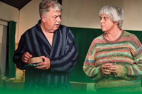 Bild: Eingeschneit - Komödie von Peter Quilter