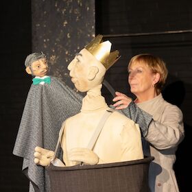 Bild: Figurentheater in der CD-Kaserne: Des Kaisers neue Kleider - Gespielt vom Theater Albersmann