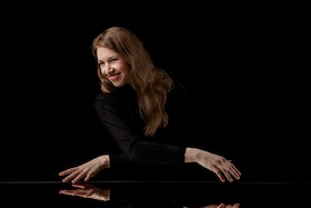 Bild: Katharina Hack begeistert mit "Keep your fingers crossed" - Piano Crossover