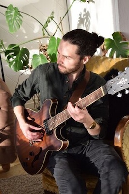 Bild: KulturBad Meinberg  Fantastische Musik mit Tom Ash