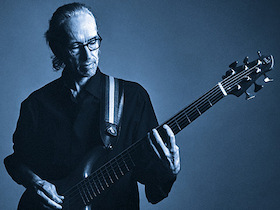 Bild: Electric Bass in Acoustic Space