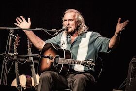 Bild: Hans Theessink - Ein Blues-Meister, der in jeder Hinsicht zu den Besten seiner Zunft gehört