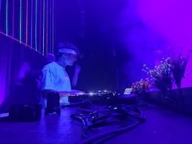Bild: Breaking Beats: NEON Paradise