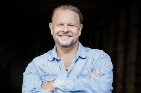 Bild: Oliver Fleischer liest ... - "Der Oma hätte das gefallen" und "Heute schon gelebt?"