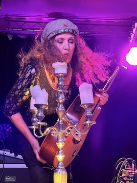 Bild: Anne Haigis - Rauchzart - Tour 2027 - Live im Burgrestaurant - Löwensteiner Bau