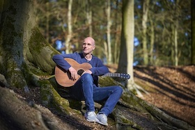 Bild: KulturBad Meinberg  Fantastische Gitarren Musik mit Jens Kommnik