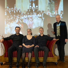 Bild: Pariser Salon über Freiburgs Dächern
