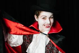 Bild: Norma und der Vampir - Halloween im Galli Theater