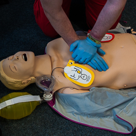 Bild: Erste Hilfe Ausbildung - Deutsches Rotes Kreuz