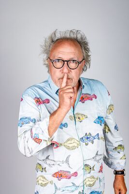 Bild: Urban Priol - Im Fluss - Täglich quellfrisch, immer aktuell!