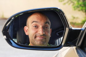 Bild: Django Asül - Rückspiegel - Ein satirischer Jahresrückblick