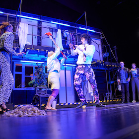 Der nackte Wahnsinn AUSFALL Sa. 02.12.2023 um 1930 Uhr 33098