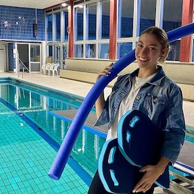 Bild: Familienschwimmtag im Hallenbad der Stadt Balve - Ein Tag voller Wasserfreude