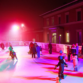 Bild: Öffentliches Eislaufen am Nachmittag - Preview