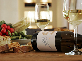 Bild: Weinprobe und Kellerführung im Bio - Weingut Egon Schmitt