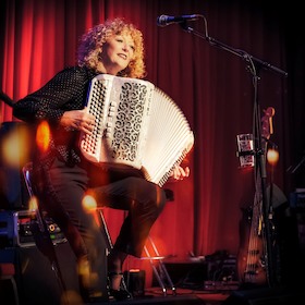Bild: Lydie Auvray - Salut! Et merci! (Solo-Konzert)