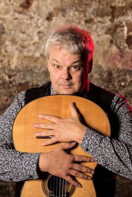 Bild: „Viva Sevilla - Gitarrenmusik aus Spanien und Südamerika“ mit Roger Tristao Adao - Premiere