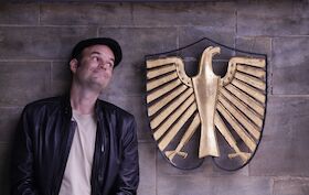 Bild: Gregor Pallast - Pallast der Republik