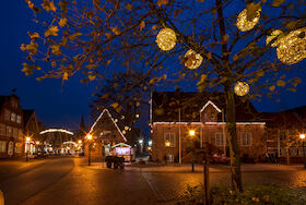 Bild: Weihnachtliche Stadtführung durch die historische Altstadt im Nordseebad Otterndorf - Weihnachtliche Stadtführung durch die historische Altstadt im Nordseebad Otterndorf