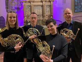 Bild: OPEN AIR: Von Klassik bis Jazz – Vier Hörner verzaubern beim Picknickkonzert im Schlosspark Nennhausen