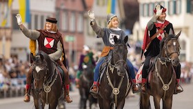 Bild: Historischer Festzug 2026 - Historischer Festzug mit Gruppen von der Staufer-Zeit bis Bismarck-Ära.