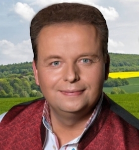 Bild: Schlager und Kaffee – Ein Nachmittag zum Genießen mit "Sanny - Die Stimme der Berge" - Volksmusik, Schlager & Evergreens