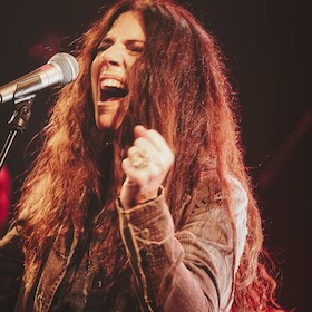 Bild: Sari Schorr - Running Wild European Tour