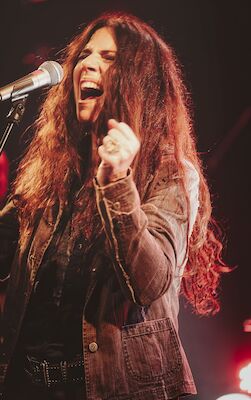 Bild: Sari Schorr - Running Wild European Tour