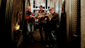 Bild: Holz oder Stahl - eine literarisch musikalische Weinprobe