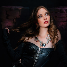 Bild: Julia Meladin - Rosarote Mauer Tour 2026