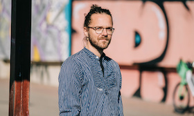 Bild: Arne Semsrott - Gegenmacht - Aktivistische Satire