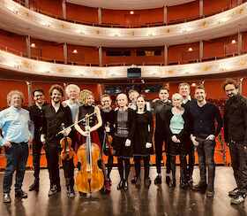 Bild: All Well // Bayerns größte Kleinkunst Familie