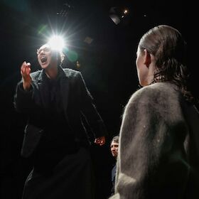 Bild: BRENNENDES HAUS - Berlin-Premiere