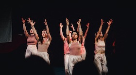 Bild: Rauslaufen. Bewegungstheater zu Menstruation.