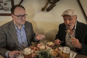 Bild: Indien - Tragikomödie von Josef Hader und Alfred Dorfer - Studio/Saal