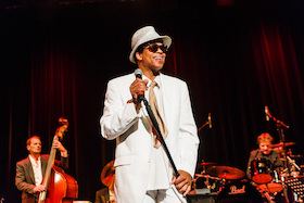 Bild: Willie Kimbrough singt Elvis Presley