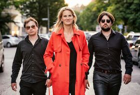 Bild: Joy Kleinkunst: Lucy van Kuhl & Die Es-Chord-Band - Geschickt verpackt