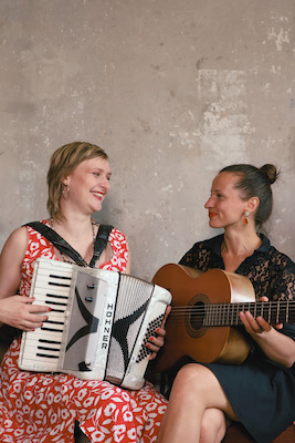 Bild: Duo Les Amoureuses - mit Herz und Seele - Judith Antkowiak und Ernestine Luise