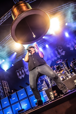 Bild: WE SALUTE YOU - feat. Grant Foster (UK) AC-DC Tribute