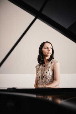 Bild: Anna Khomichko Klavier-Dialogkonzert - Bach. Familie