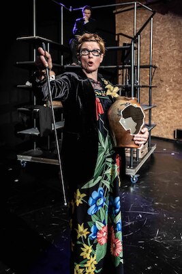 Bild: Eve und der zerbrochne Krug