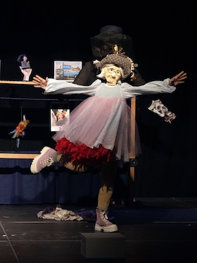 Bild: Crazy old me - Karin Schäfer Figuren Theater, Österreich