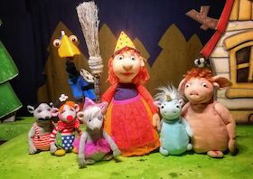 Bild: Die kleine Hexe und das himmelblaue Einhorn