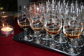 Bild: Genussabend im Kulturhaus Synagoge - Wein- und Whisky-Tasting mit Klavierbegleitung